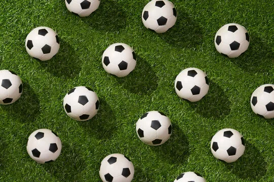 用户在手机上使用 极速体育 应用